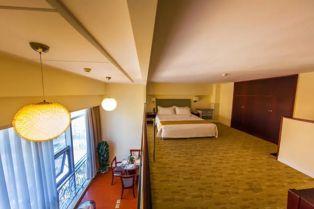 Яньтай: Yantai Meiya International ApartHotel (Previous Ramada Plaza)