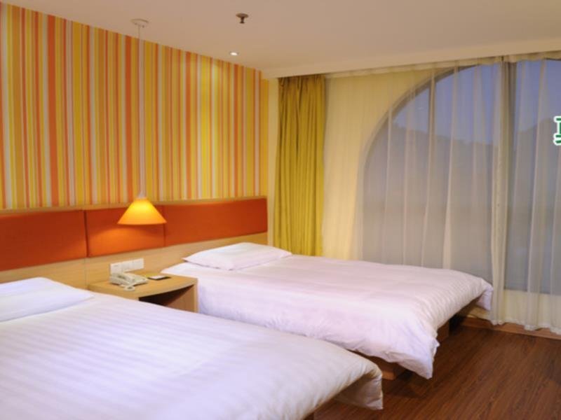 Цзилинь: Motel 168 Ji Lin Railway Station Inn