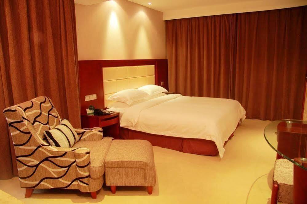 Heyi Hotel- Xi'an North Economic and Techological Development Area — фото 1