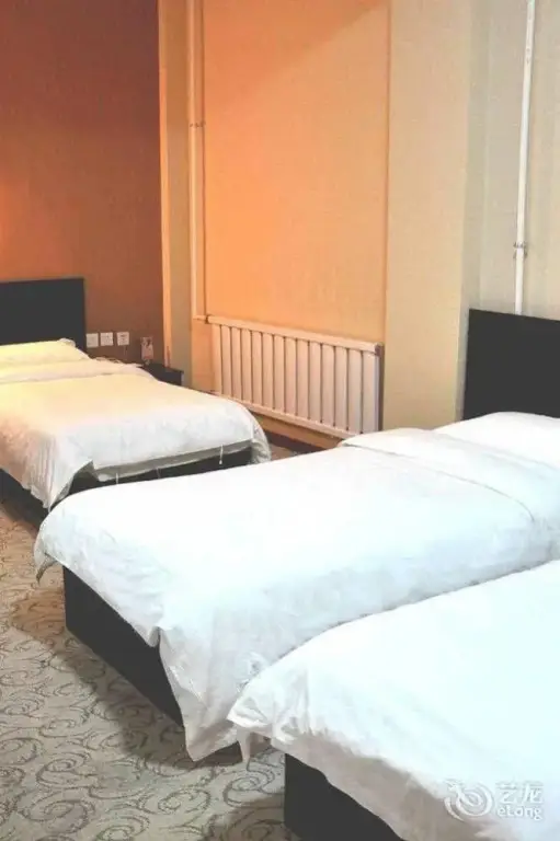 Далянь: Dalian Yijia Business Hotel