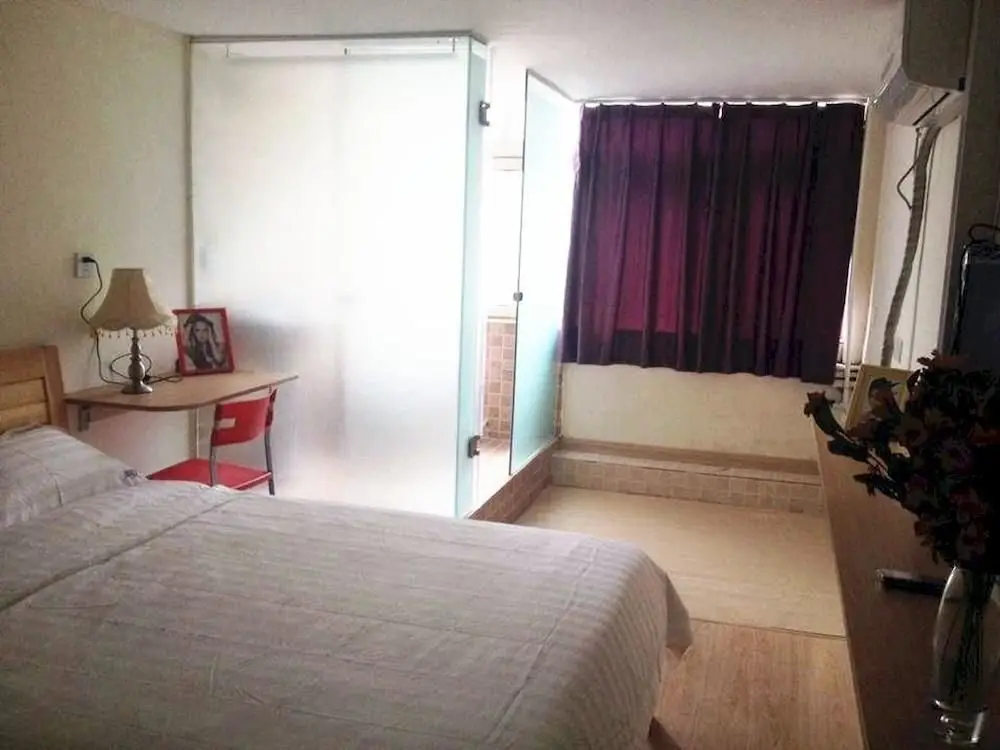 Циндао: Aige Hotel