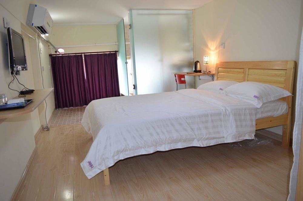Циндао: Aige Hotel