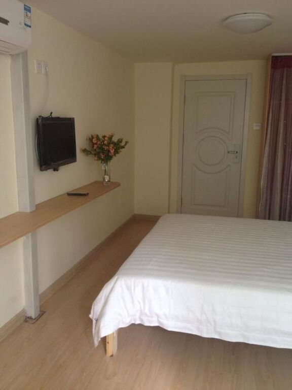 Циндао: Aige Hotel