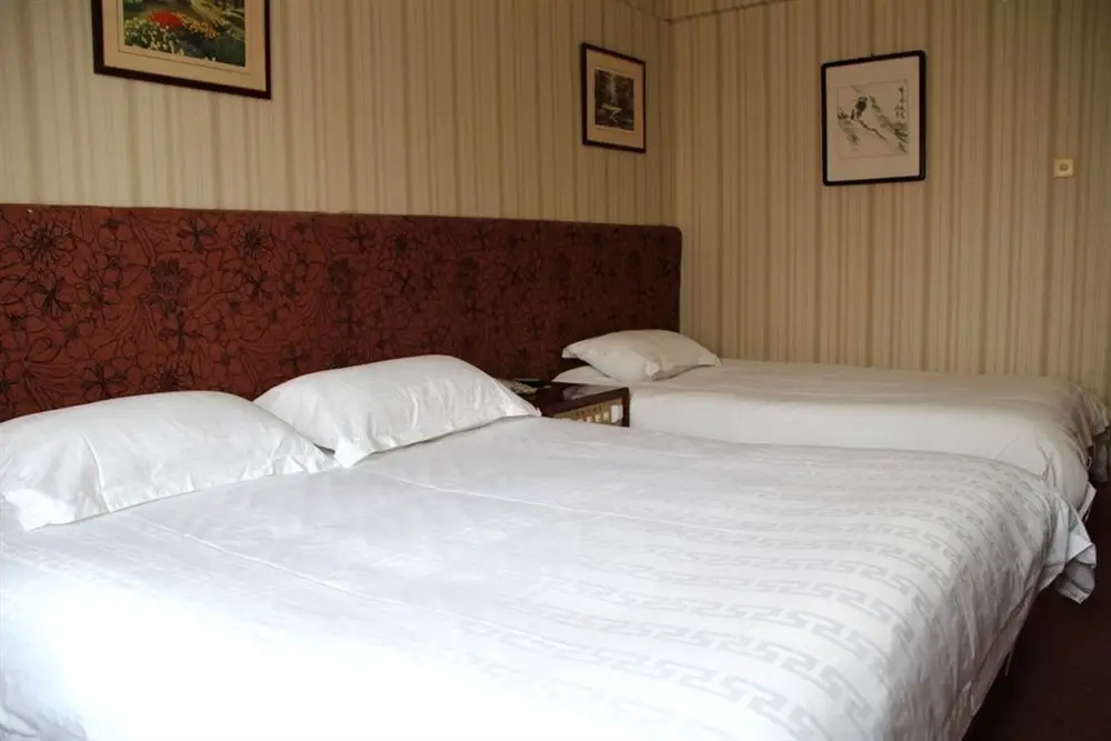 Циндао: Qingdao Yingshi Hotel