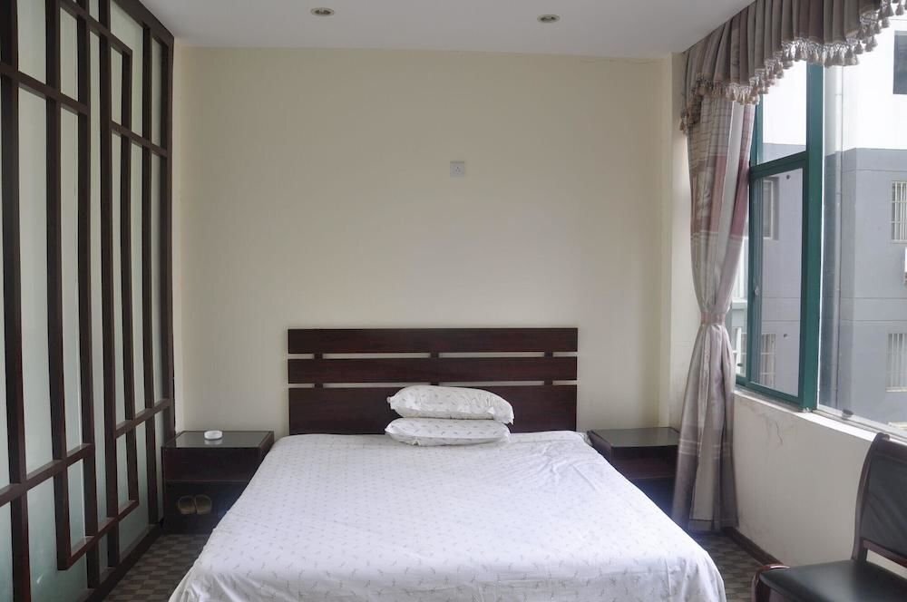 Ичунь: Wentang Wangjiang Business Hotel