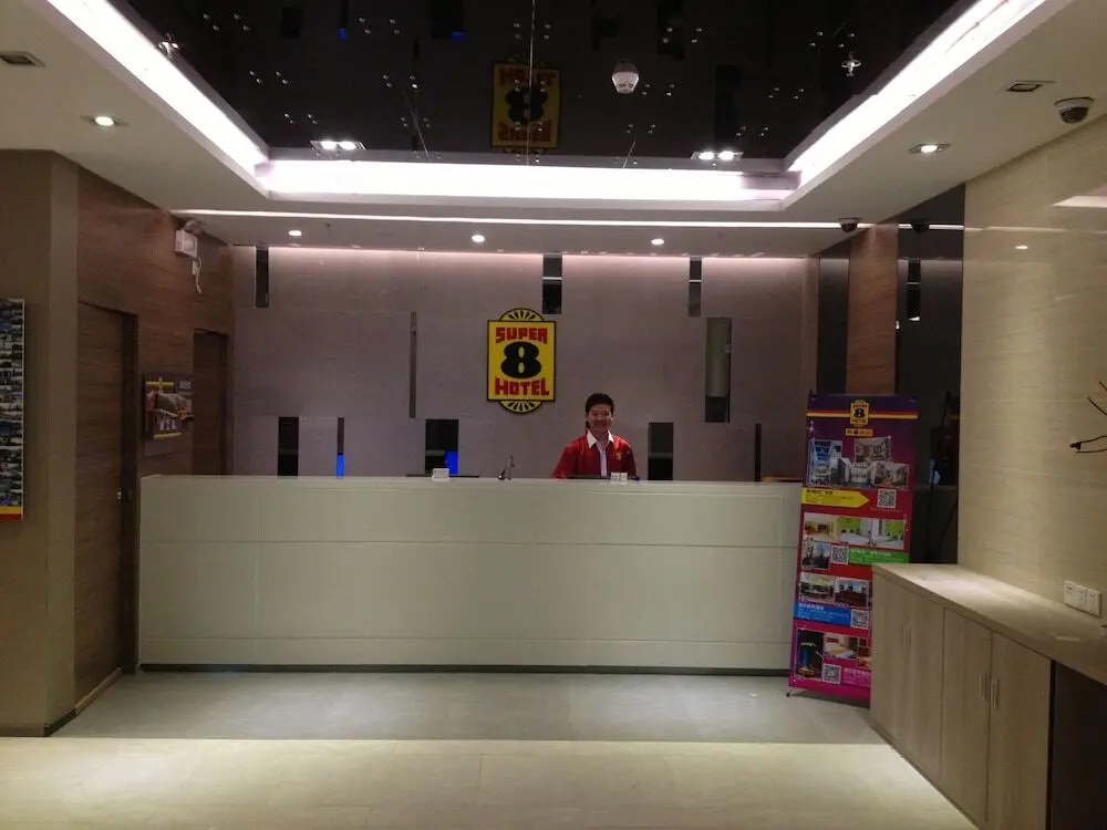 Гуанчжоу: Super 8 Hotel Guangdong University of Foreign Studies