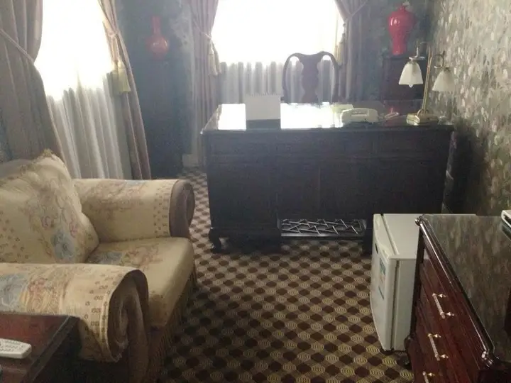 Шанхай: Ling Long Hotel