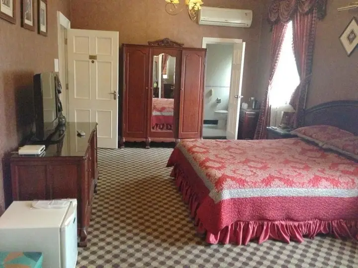 Шанхай: Ling Long Hotel