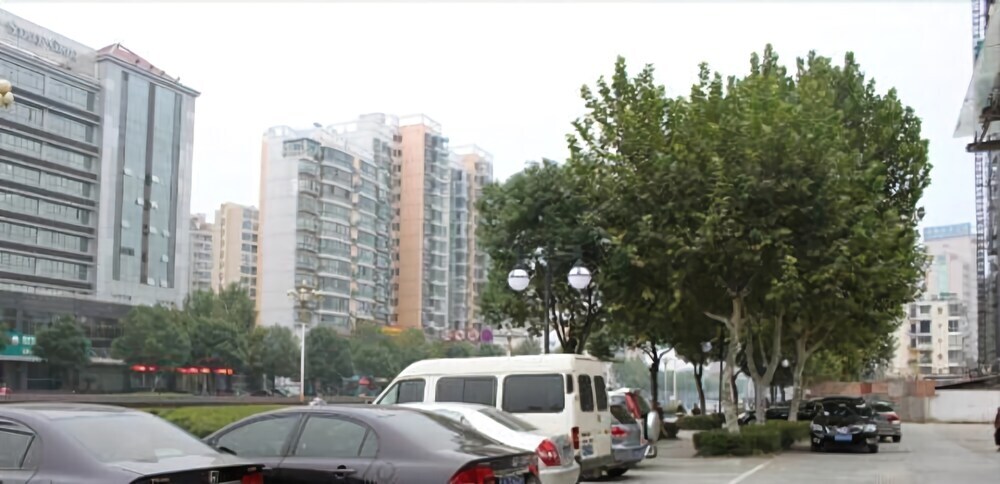 Цзюцзян: Jiujiang Bonnie Express Business Hotel