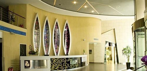 Далянь: In Three Eight Mo Taiyi Plaza Dalian