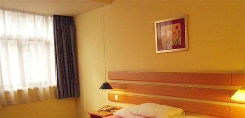 Куньмин: Home Inn East Railway Station - Kunming
