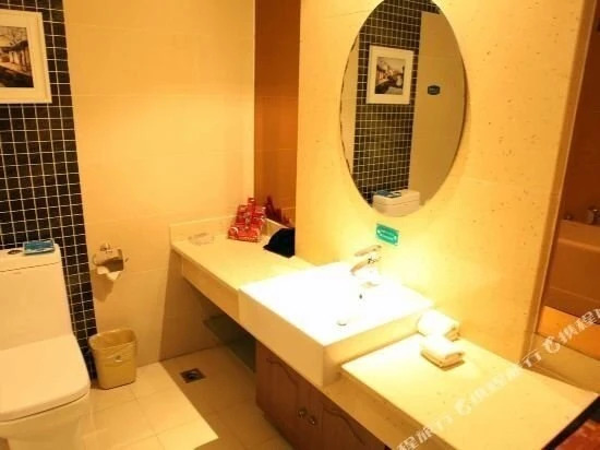 Western Holiday Inn - Kashi — фото 1