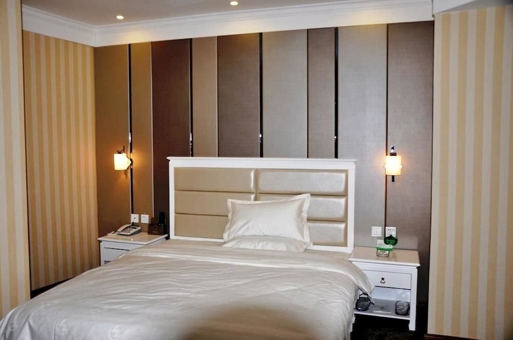 Gongyi Wanyang Business Hotel — фото 1