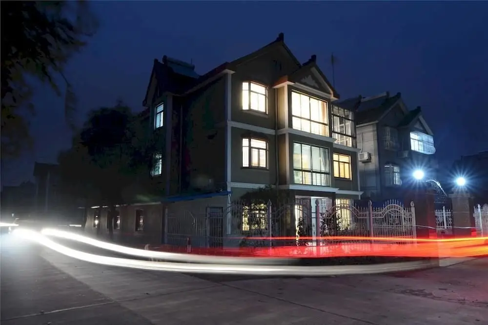Цзясинь: Xinyi Inn