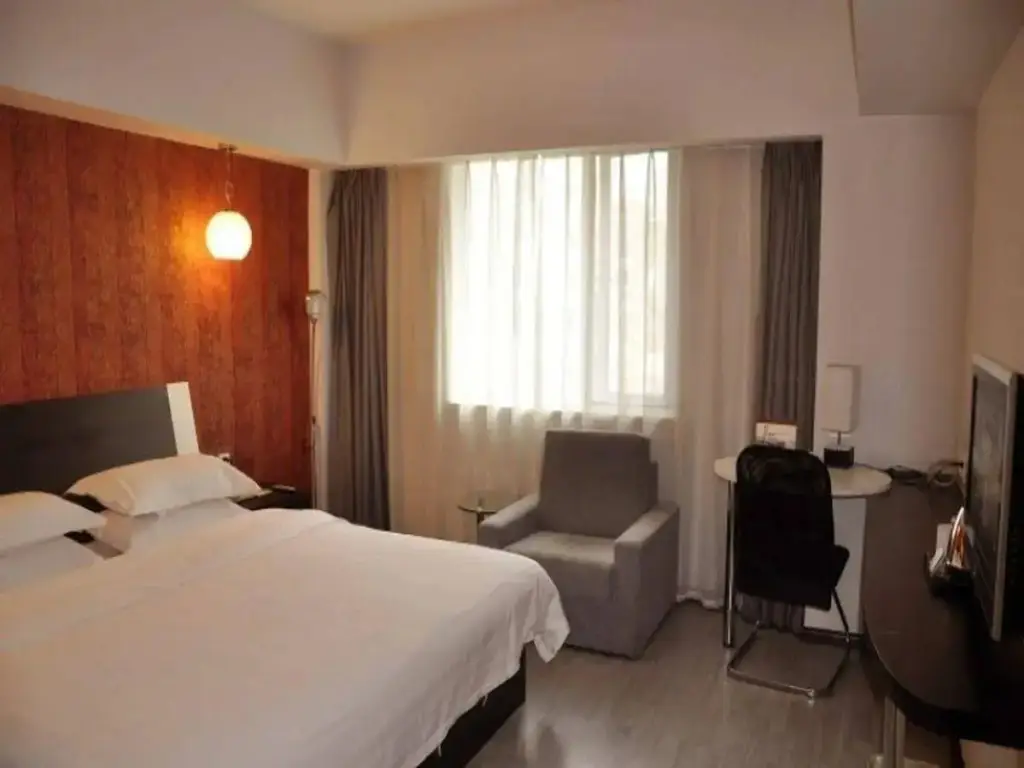 Куньмин: Vienna Hotel (Chuanxin Drum Tower Metro Station, Beijing Road)