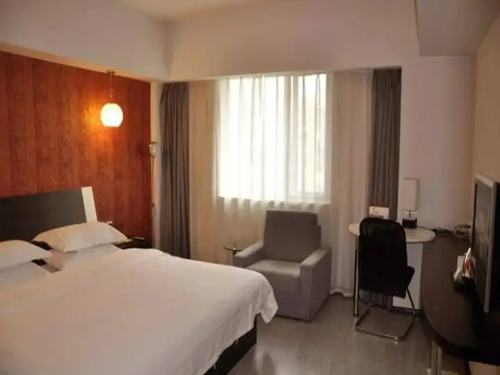Куньмин: Vienna Hotel (Chuanxin Drum Tower Metro Station, Beijing Road)