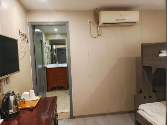 Шанхай: Yunhai Electric Sports Hotel (Yan'an West Road Subway Station)
