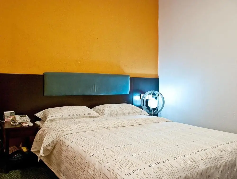 Уси: Ejea Hotel