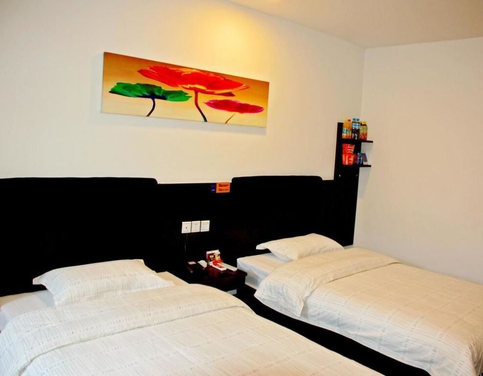 Уси: Ejea Hotel