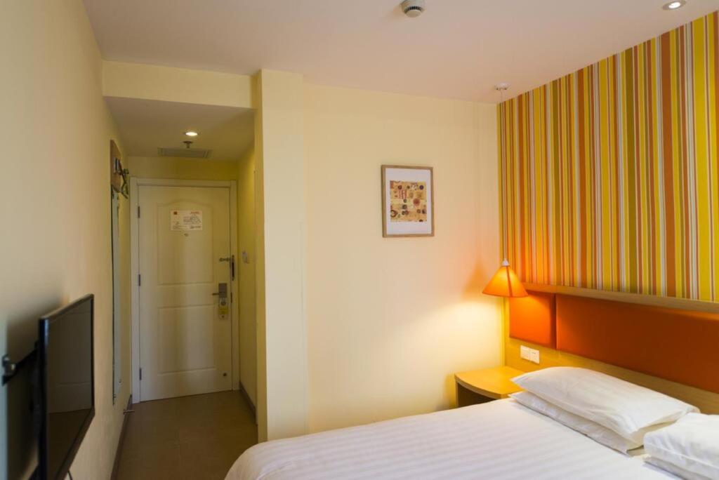 Шанхай: Home Inn ShanXi Road