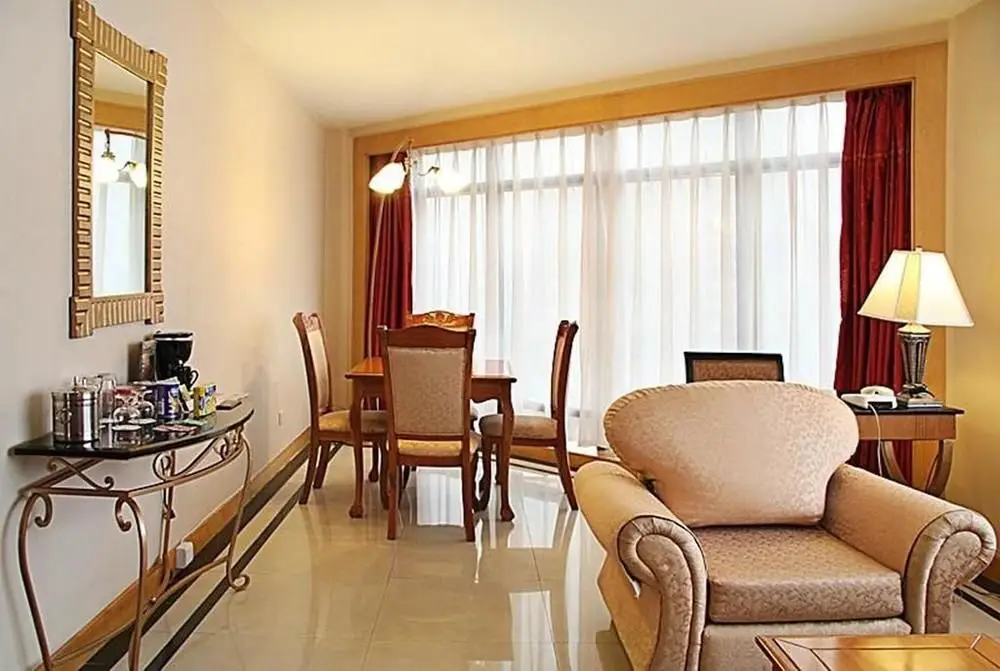 Уси: Jinlun Hotel