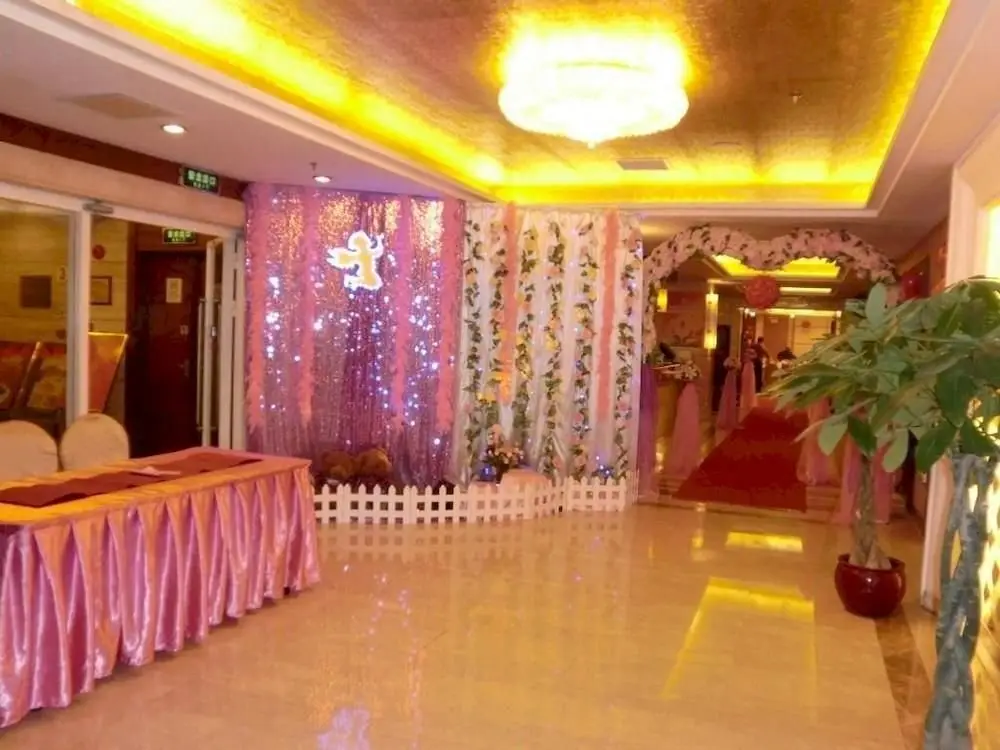 Фошань: 佛山金湖酒店