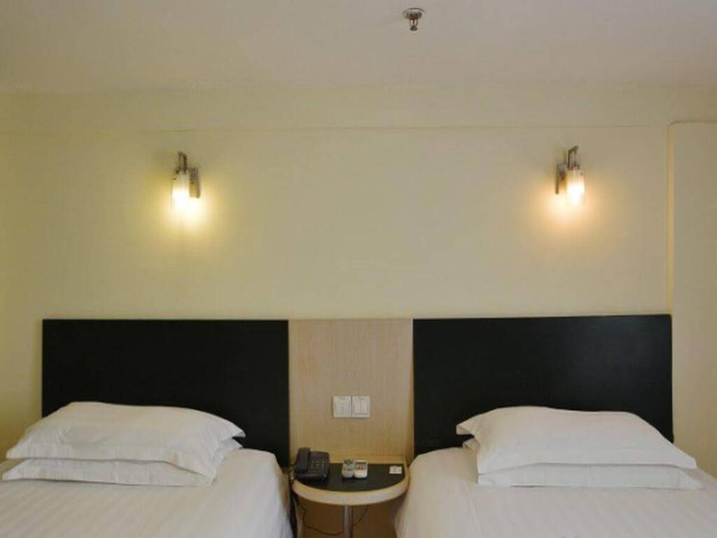Нанкин: Motel 168 Nanjing Hu Ju Road Inn