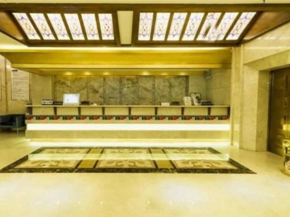 Шэньчжэнь: Greentree Inn Shenzhen Futian