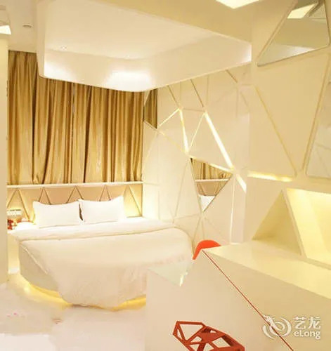 Циндао: Modern Designer Hotel