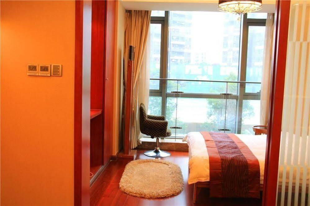Чунцин: Love Apartment (Chongqing Nanping Xiexin Xingguang)