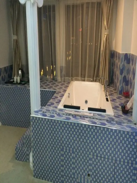 Ухань: Lingge Hotel