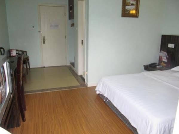 Шанхай: Jitai Hotel (Zhongshan North Road Metro Station)
