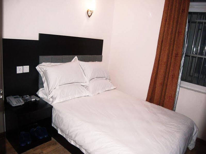 Шанхай: Jitai Hotel (Zhongshan North Road Metro Station)
