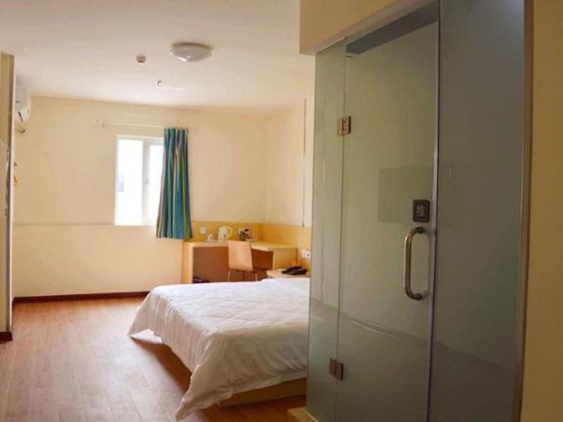 Дунгуань: 7Days Inn chain hotel (Dongguan Liaobu Walmart)