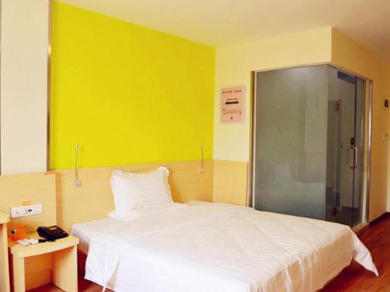 Дунгуань: 7Days Inn chain hotel (Dongguan Liaobu Walmart)