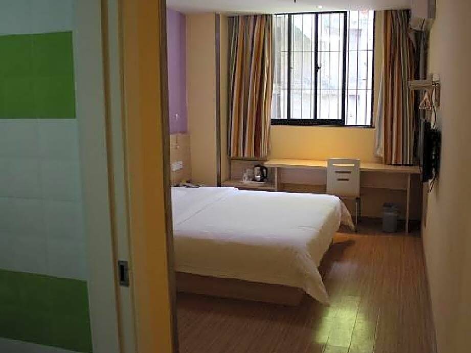 Чунцин: 7 Days Inn Chongqing Jiefangbei 1st Bridge Branch