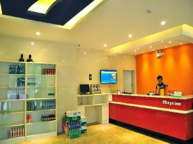 Чжанцзяцзе: 7 Days Inn Zhangjiajie Zi Wu Road Da Yong Qiao Gar