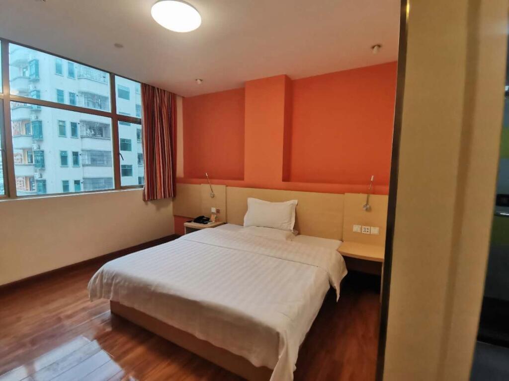 Шэньчжэнь: 7 Days Inn Longhua Heping Road RT-mart Branch