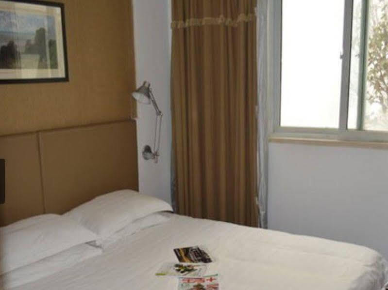 Шанхай: Shanghai Way Station Boutique Hotel