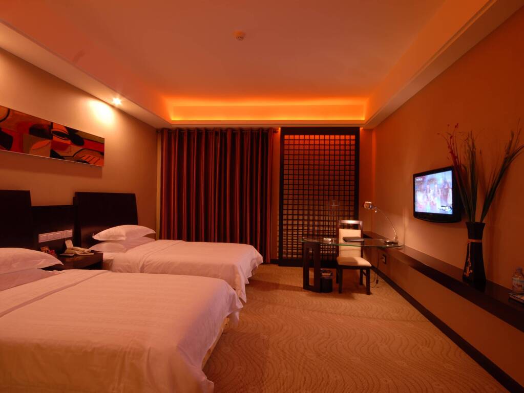 Гуйлинь: Guilin Parliz Commercial Hotel