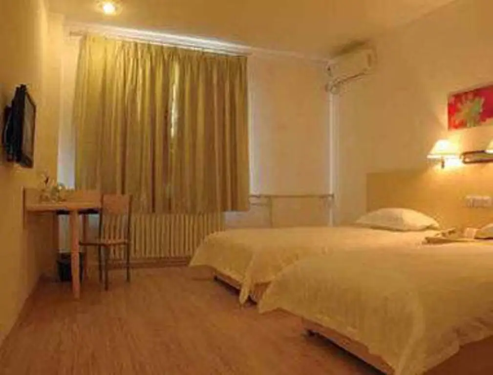 Цзинань: Super 8 Jinan Jingwei