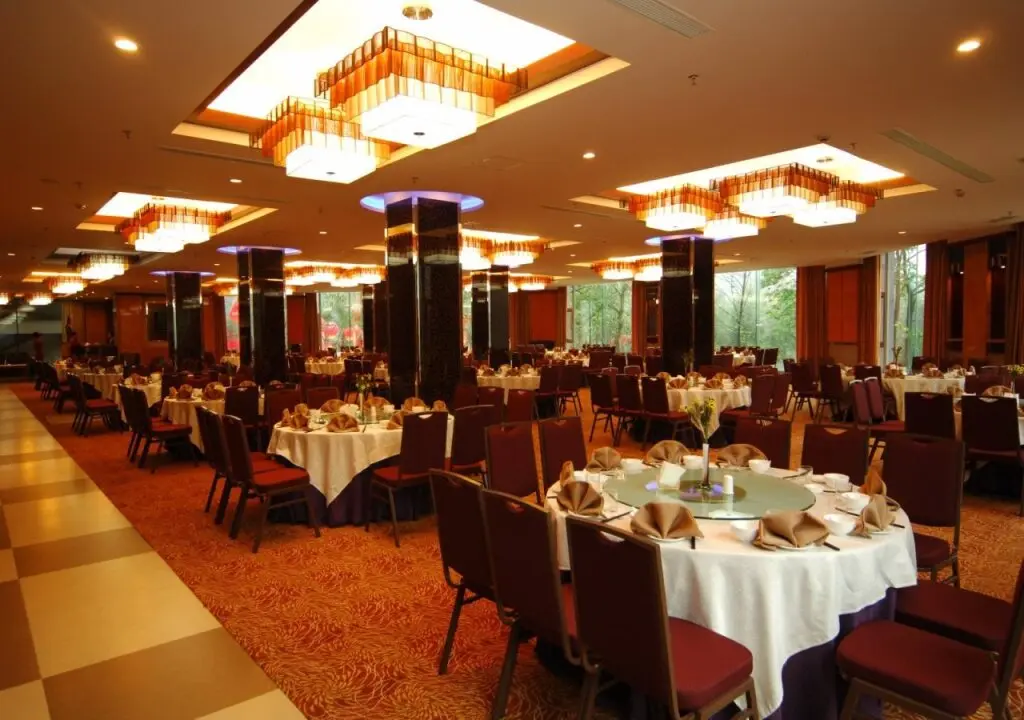 Лешан: Huasheng Hotel (Chanlin Hot Spring Silver Villa)