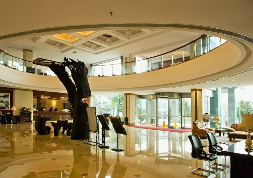 Лешан: Huasheng Hotel (Chanlin Hot Spring Silver Villa)