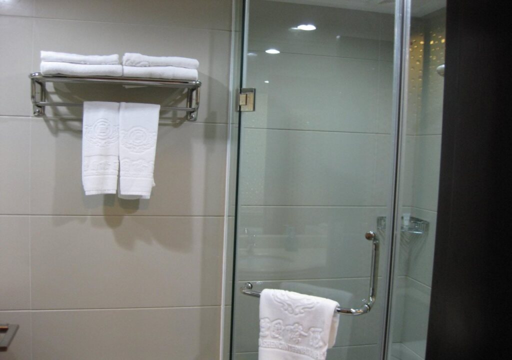 Лешан: Huasheng Hotel (Chanlin Hot Spring Silver Villa)