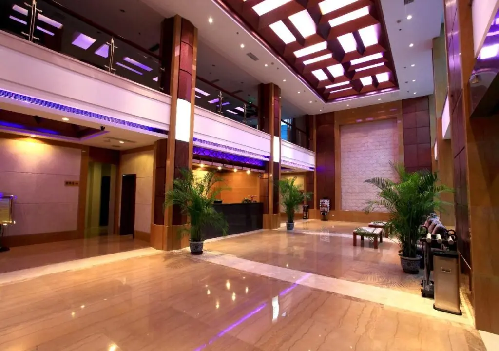 Лешан: Huasheng Hotel (Chanlin Hot Spring Silver Villa)