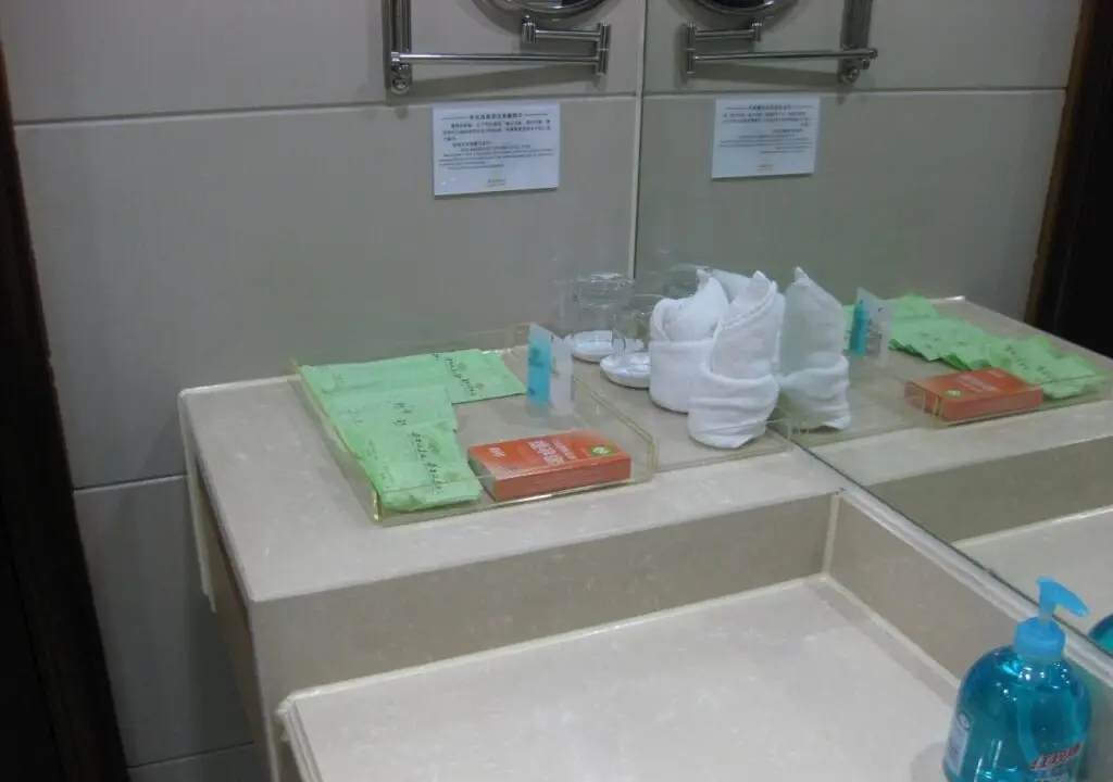 Лешан: Huasheng Hotel (Chanlin Hot Spring Silver Villa)