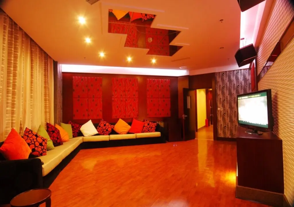 Лешан: Huasheng Hotel (Chanlin Hot Spring Silver Villa)