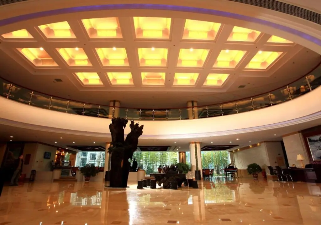 Лешан: Huasheng Hotel (Chanlin Hot Spring Silver Villa)