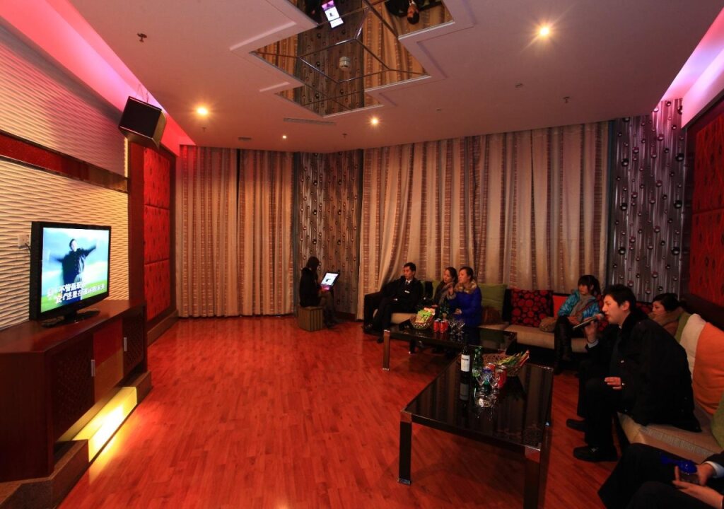 Лешан: Huasheng Hotel (Chanlin Hot Spring Silver Villa)