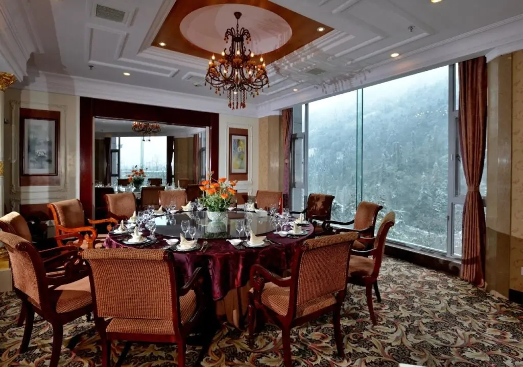Лешан: Huasheng Hotel (Chanlin Hot Spring Silver Villa)